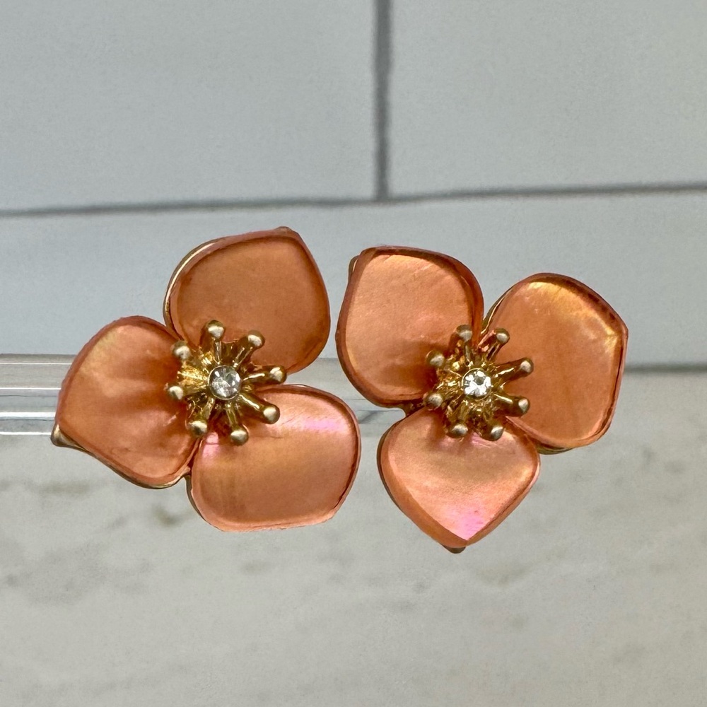 Anthropologie Peach Pink Flower Stud Earrings 🌺 Gold-Tone & Crystal Accents